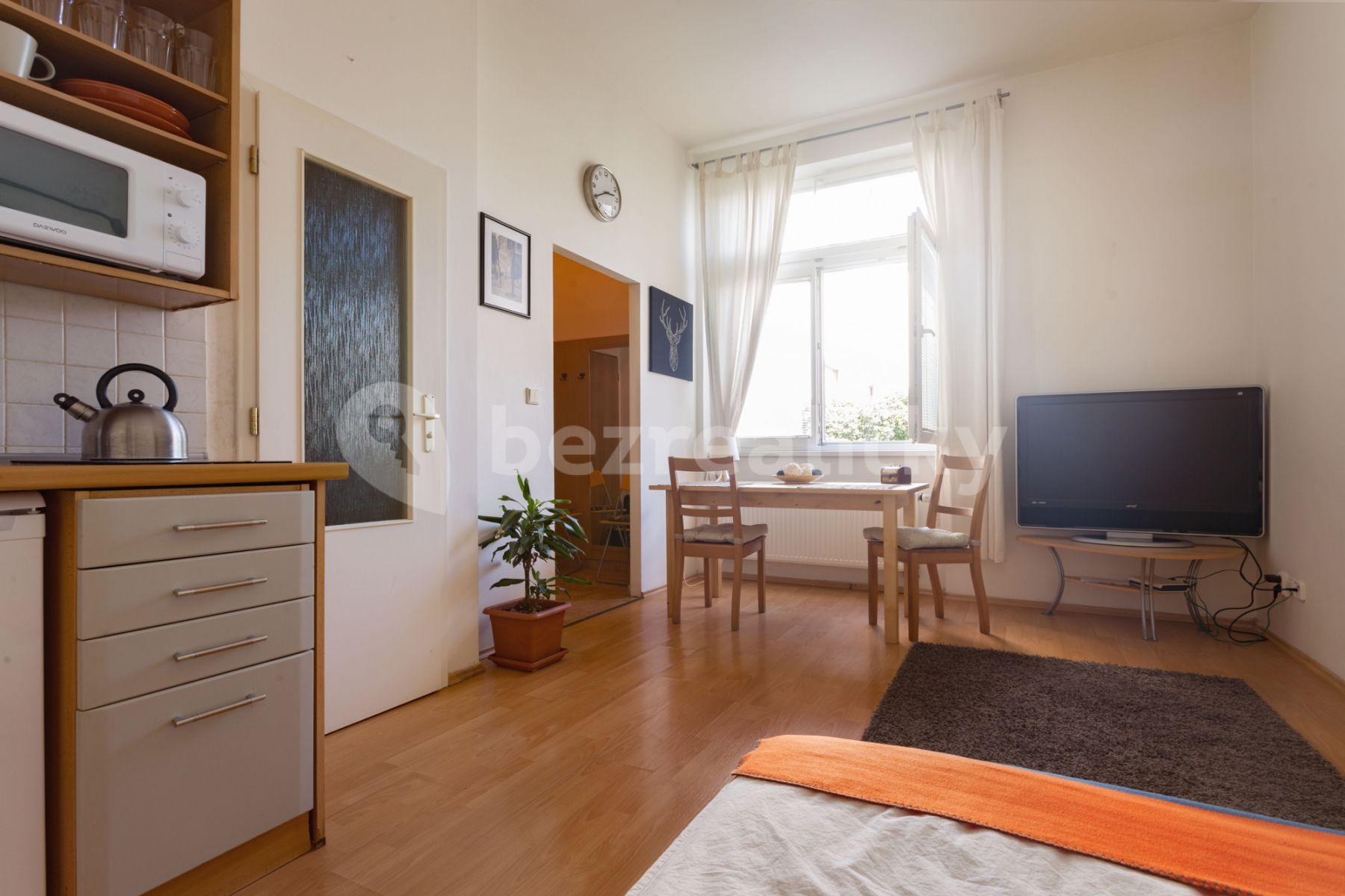 Prenájom bytu 1-izbový 28 m², Kozácká, Praha, Praha