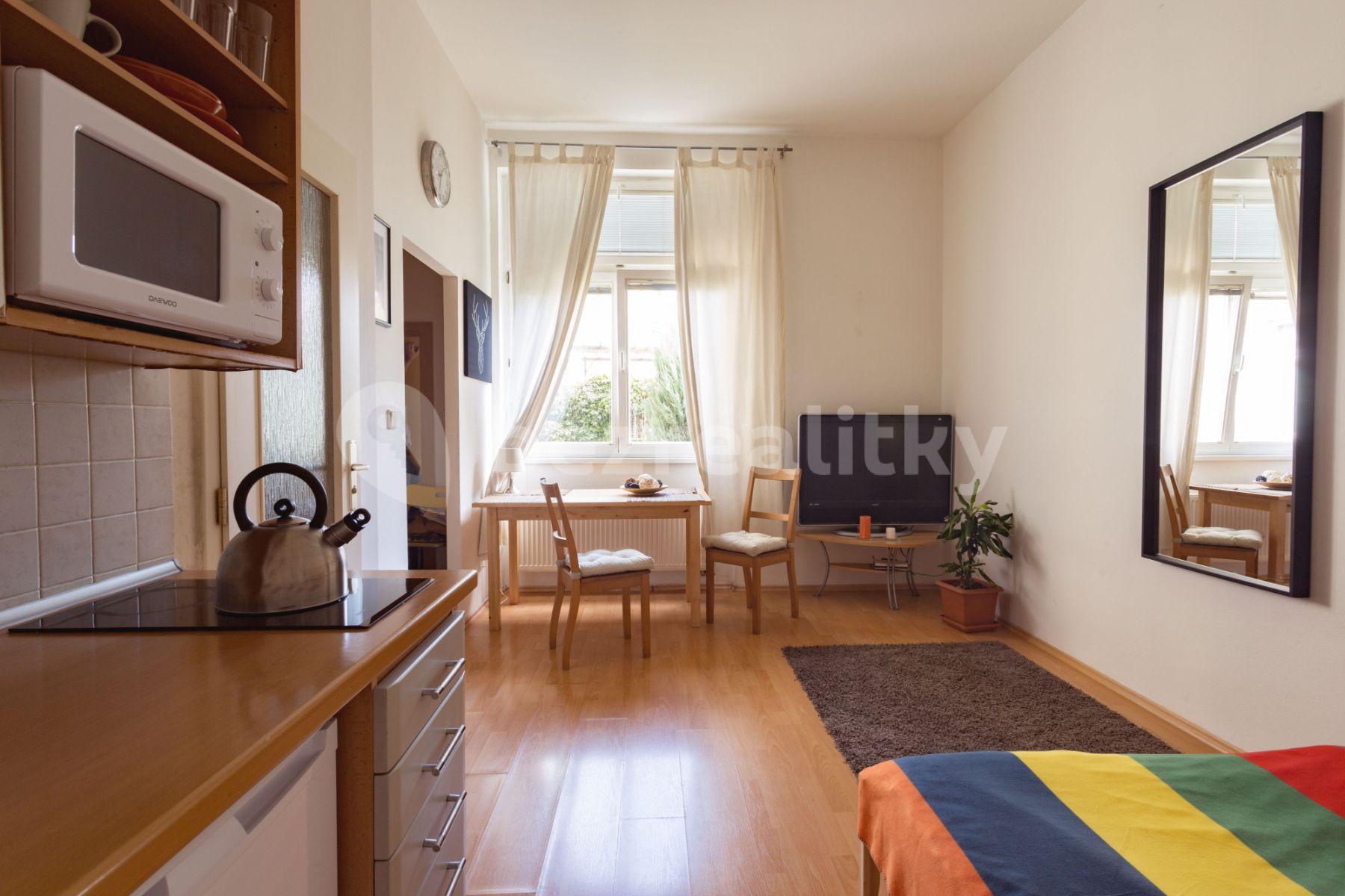 Prenájom bytu 1-izbový 28 m², Kozácká, Praha, Praha