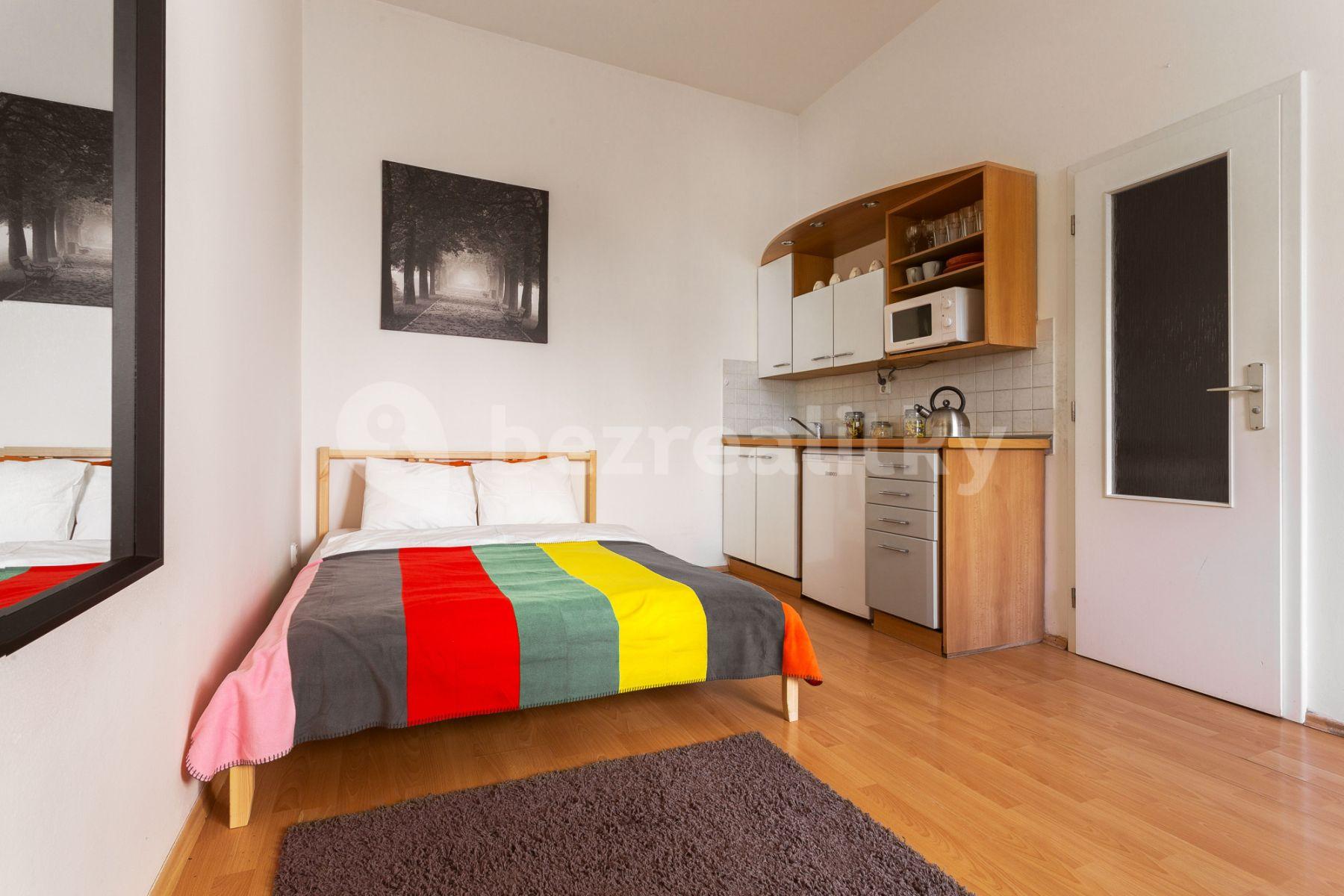 Prenájom bytu 1-izbový 28 m², Kozácká, Praha, Praha