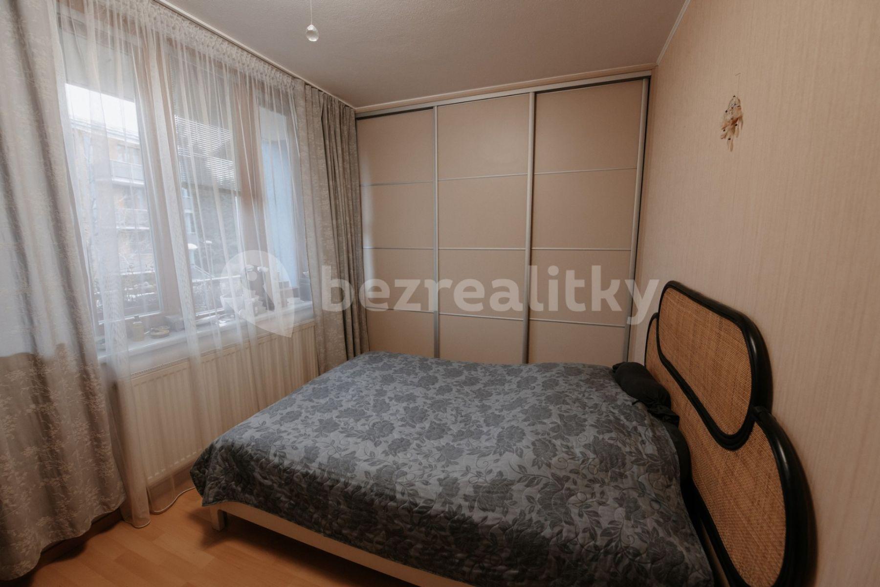 Prenájom bytu 3-izbový 75 m², U Stanice, Praha, Praha