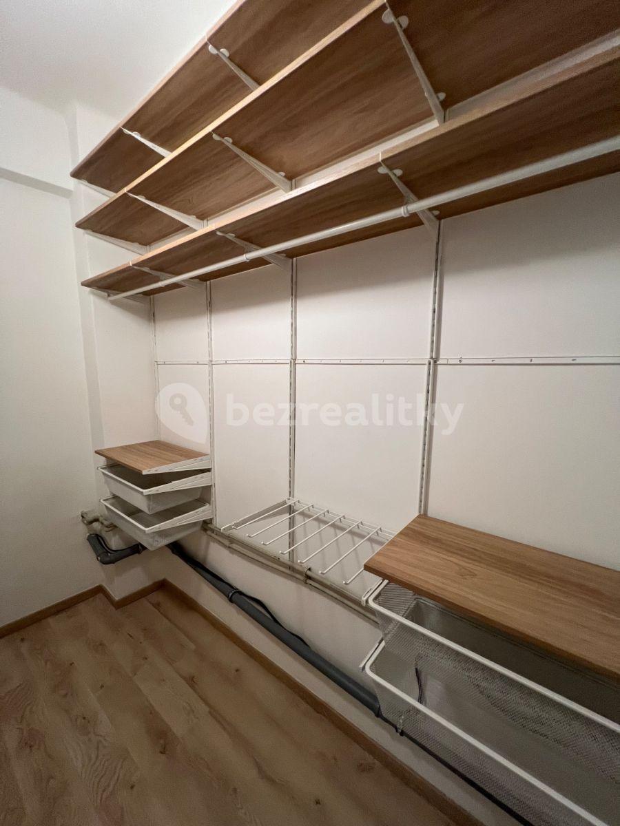 Prenájom bytu 2-izbový 70 m², Klimentská, Praha, Praha