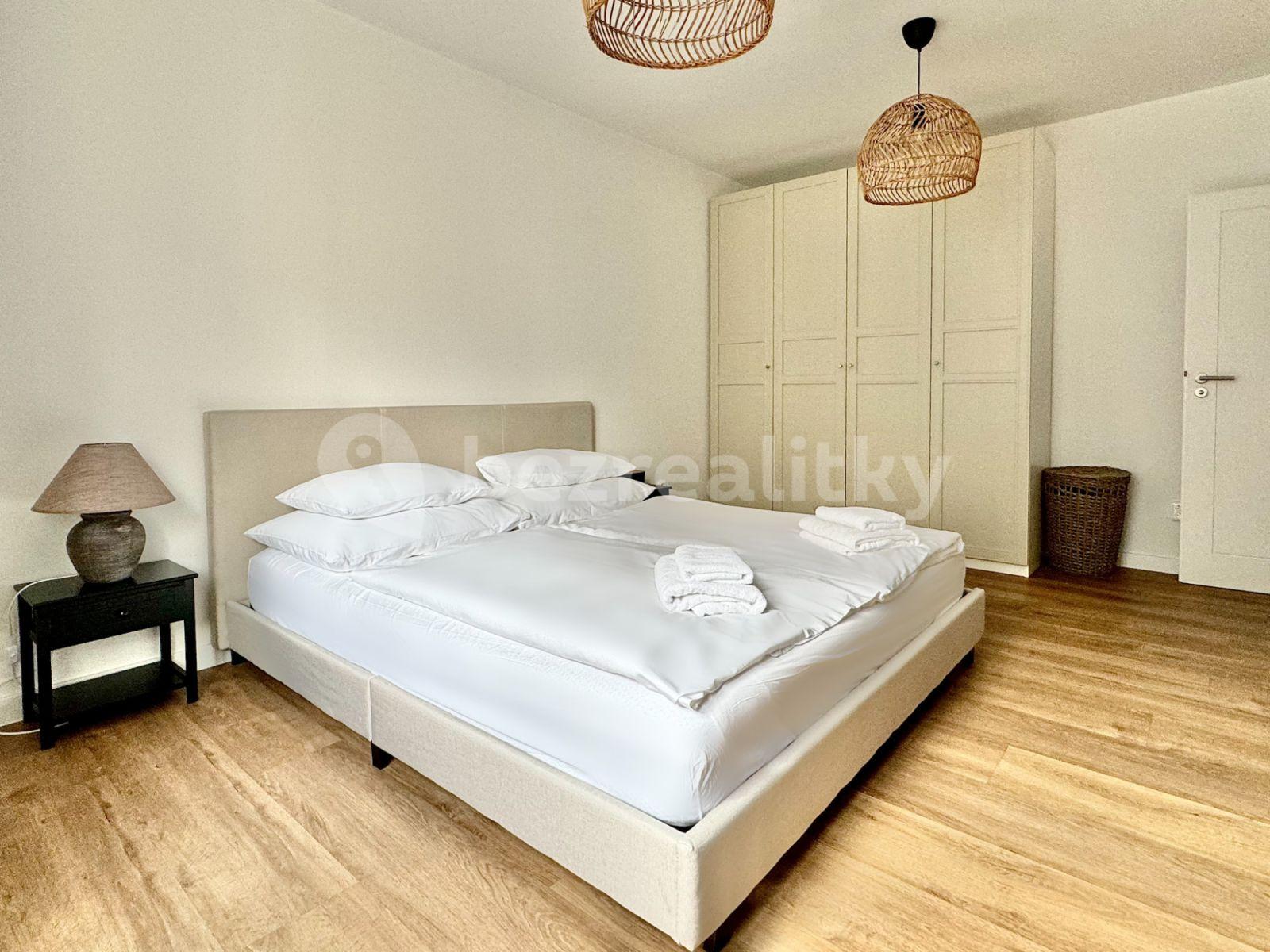 Prenájom bytu 2-izbový 52 m², Vinohradská, Praha, Praha