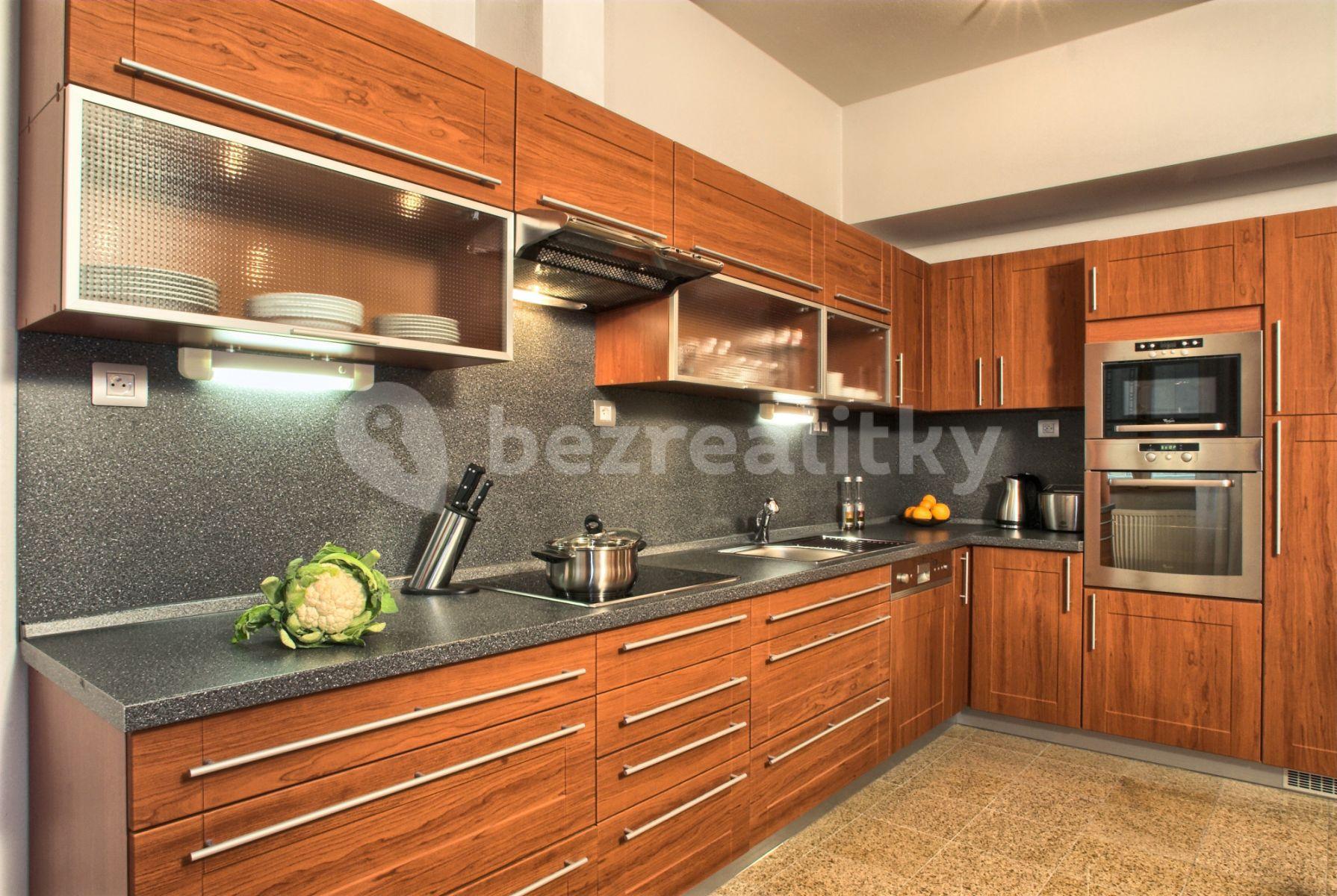 Prenájom bytu 3-izbový 86 m², Rybná, Praha, Praha