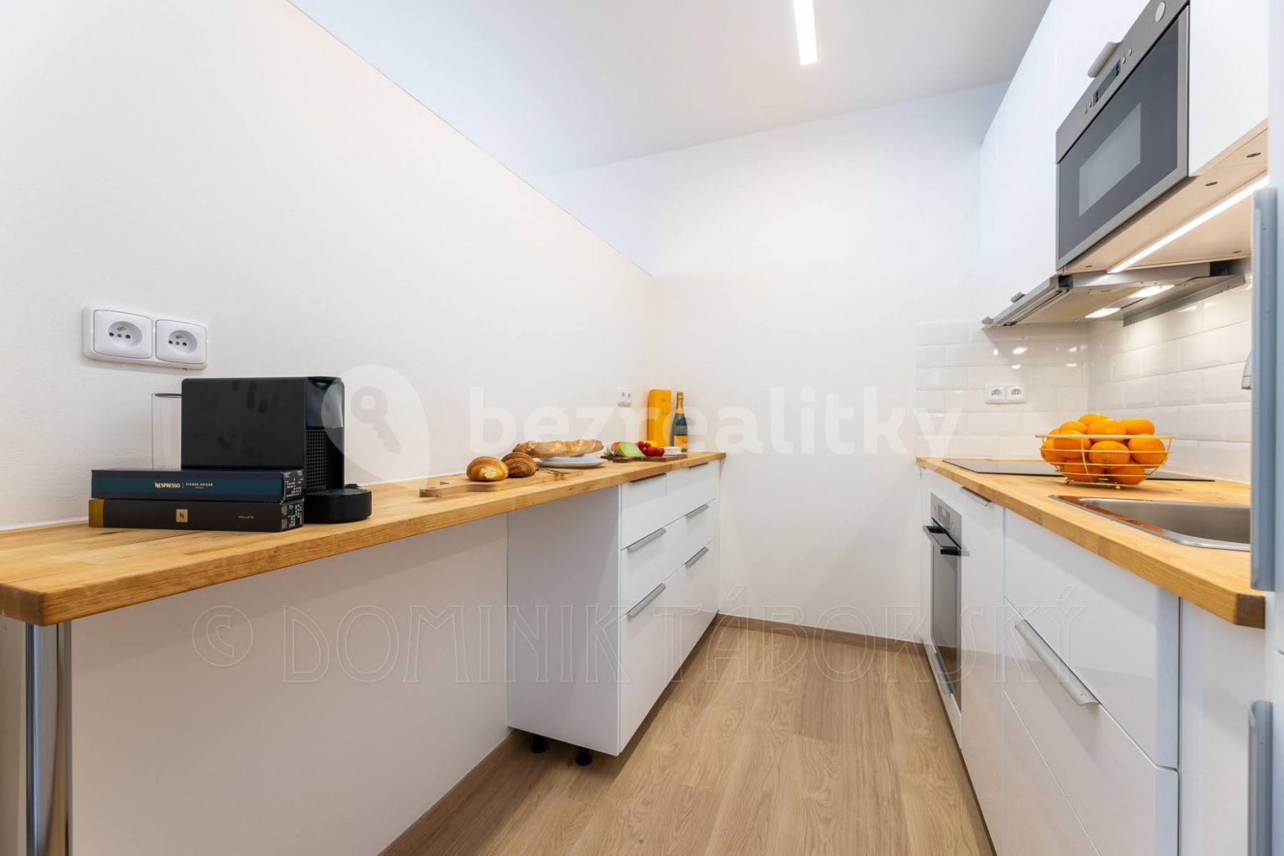 Prenájom bytu 1-izbový 45 m², Karlova, Praha, Praha