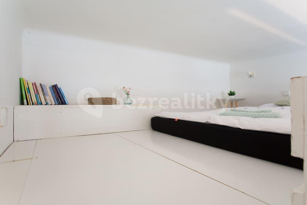 Prenájom bytu 1-izbový 21 m², Bulharská, Praha, Praha