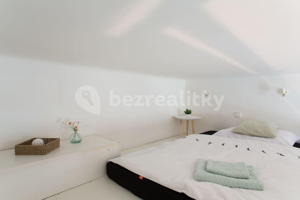 Prenájom bytu 1-izbový 21 m², Bulharská, Praha, Praha