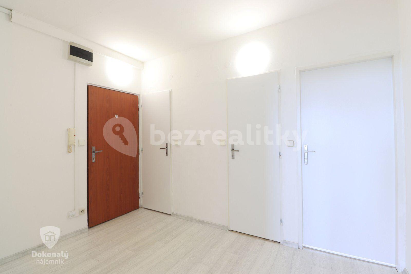 Prenájom bytu 2-izbový 62 m², Armádní, Milovice, Středočeský kraj