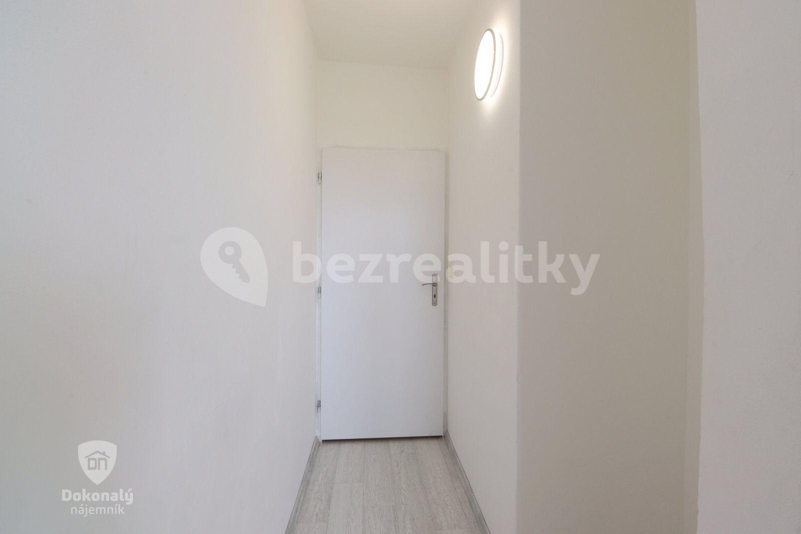 Prenájom bytu 2-izbový 62 m², Armádní, Milovice, Středočeský kraj