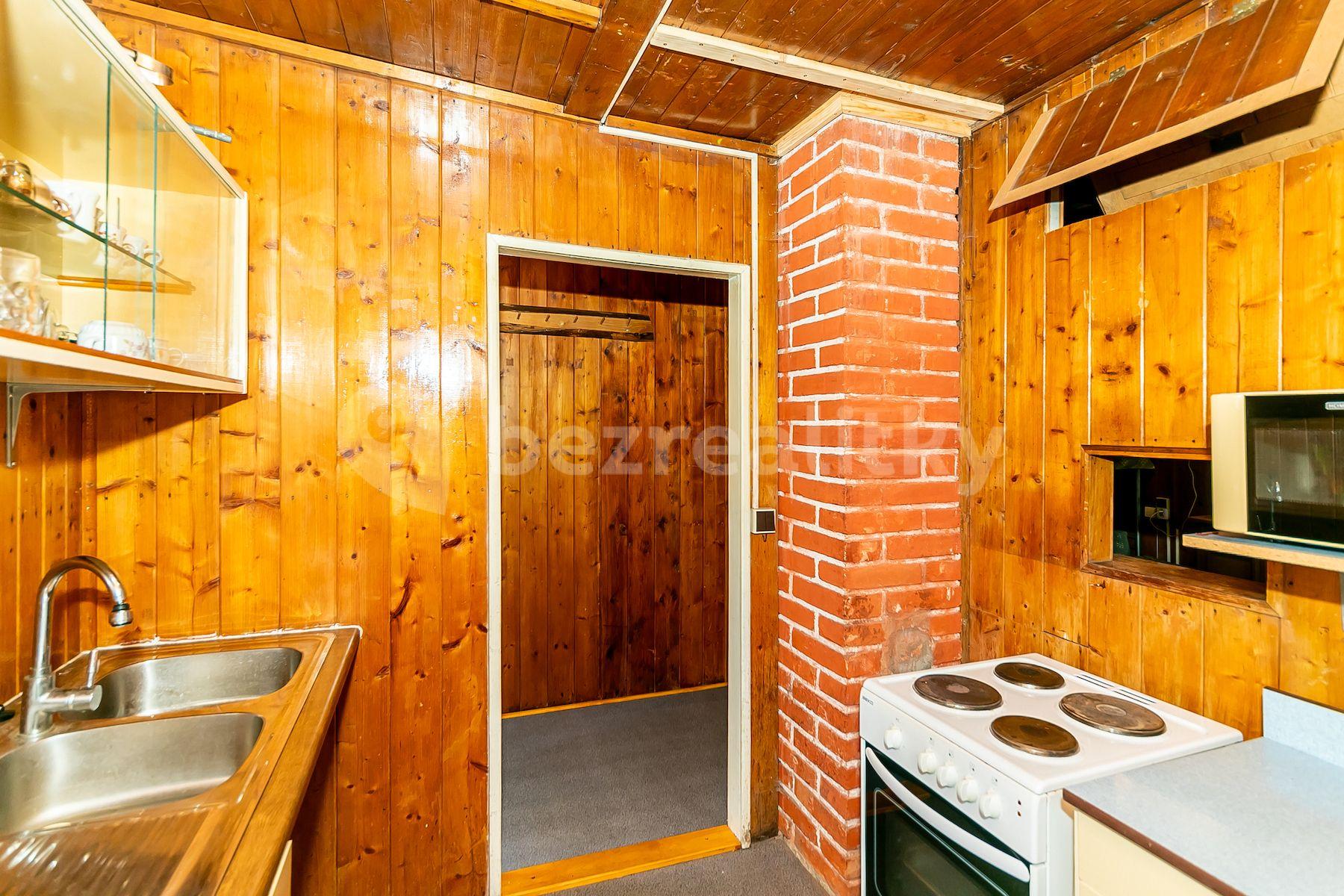 Predaj rekreačného objektu 50 m², pozemek 1.226 m², U Vodárny, Jevany, Středočeský kraj