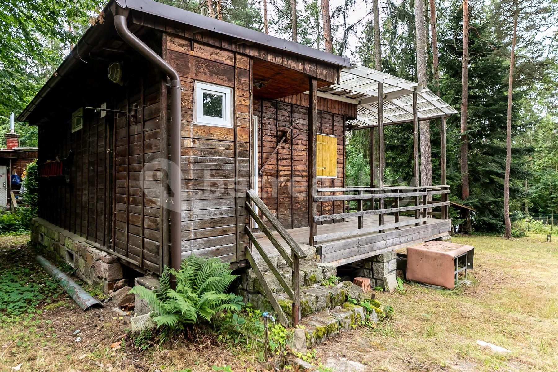 Predaj rekreačného objektu 50 m², pozemek 1.226 m², U Vodárny, Jevany, Středočeský kraj