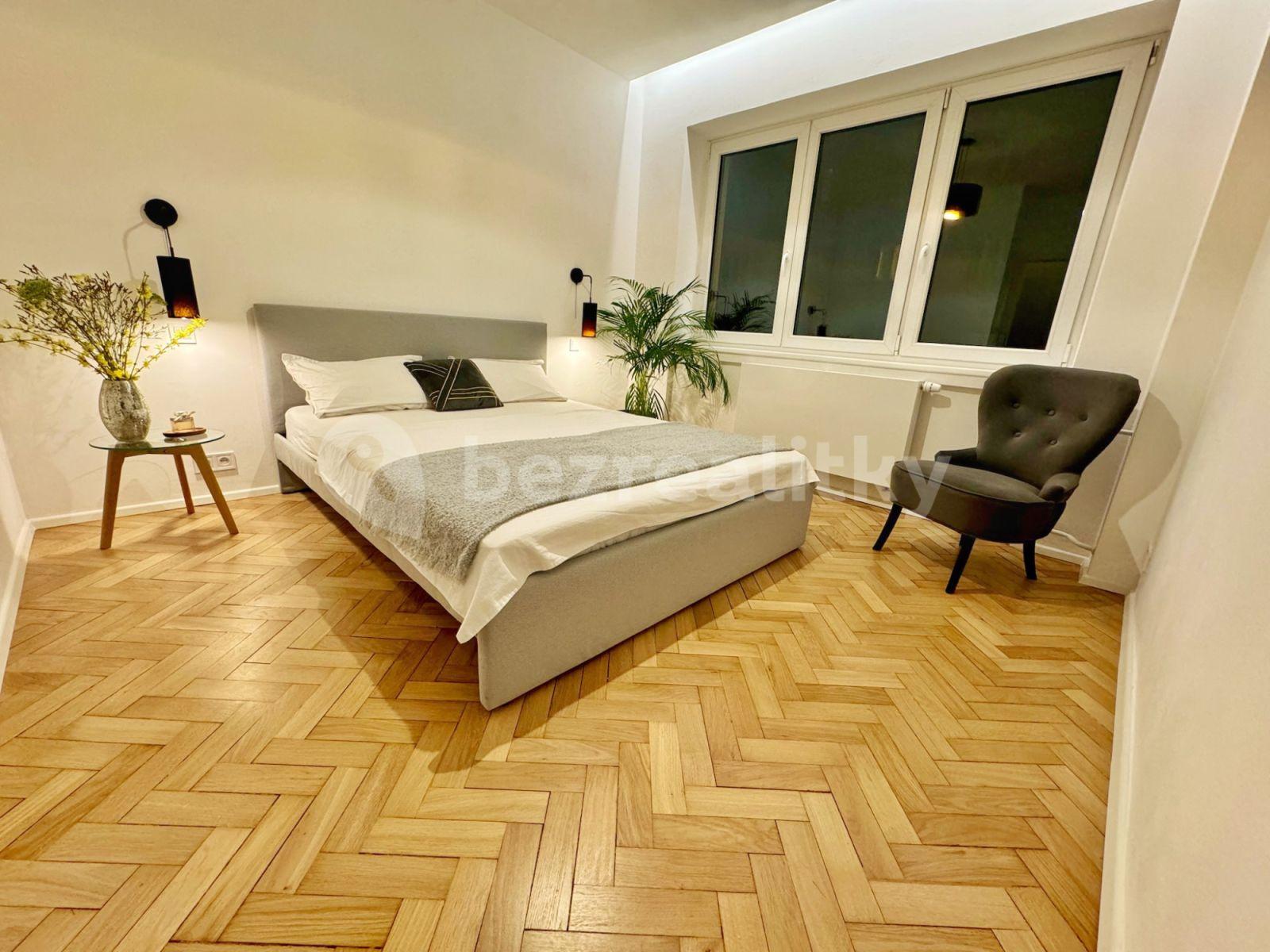 Prenájom bytu 3-izbový 66 m², Malešická, Praha, Praha