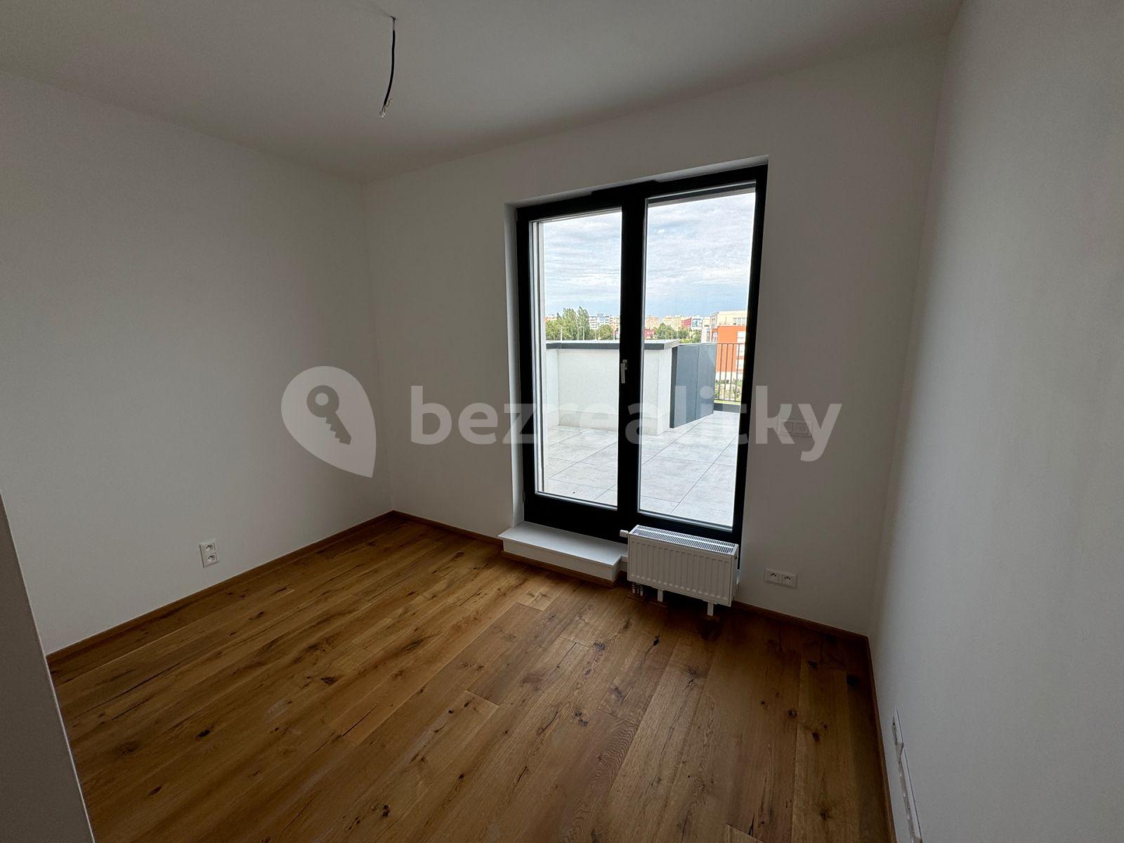 Prenájom bytu 4-izbový 104 m², Hasilova, Praha, Praha