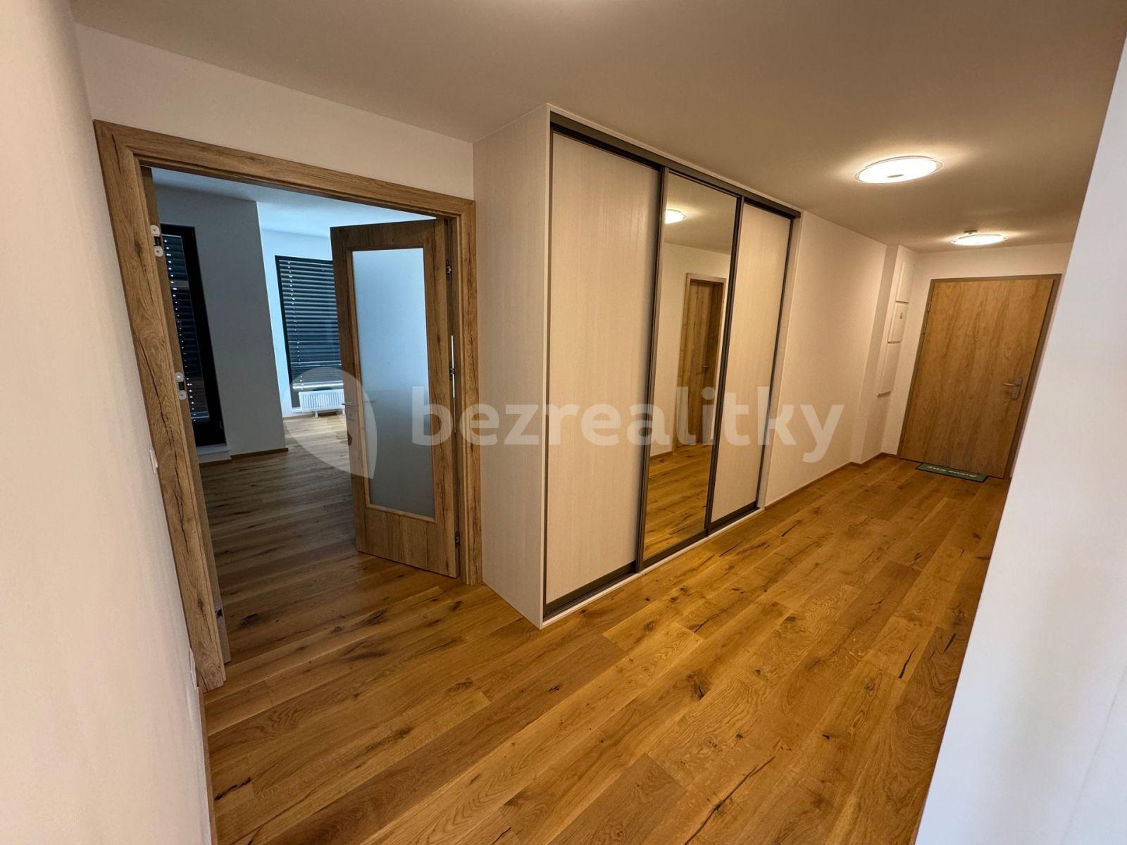 Prenájom bytu 4-izbový 104 m², Hasilova, Praha, Praha