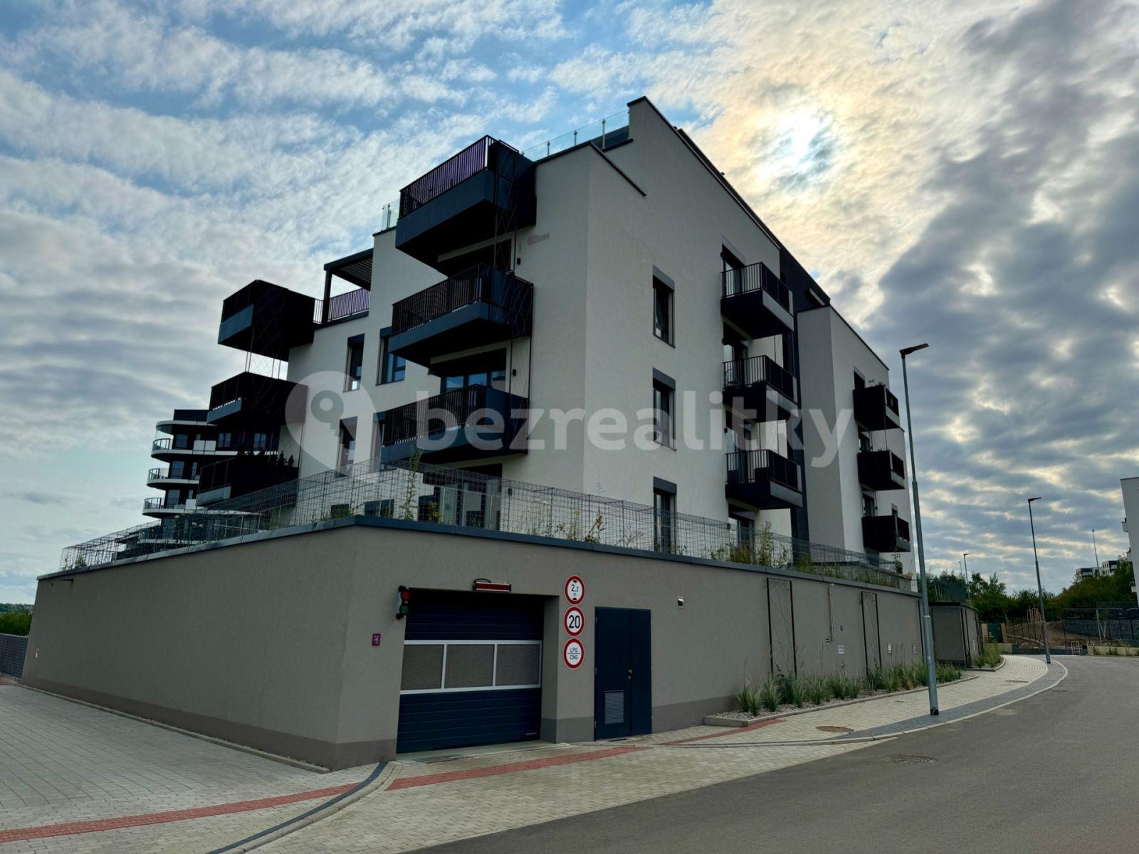 Prenájom bytu 4-izbový 104 m², Hasilova, Praha, Praha