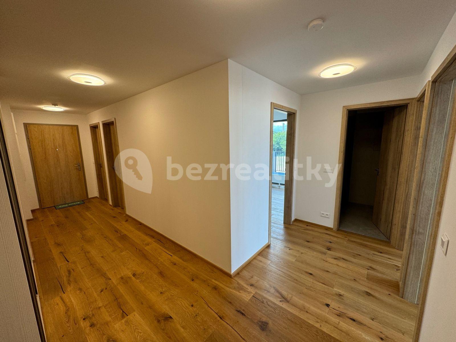 Prenájom bytu 4-izbový 104 m², Hasilova, Praha, Praha