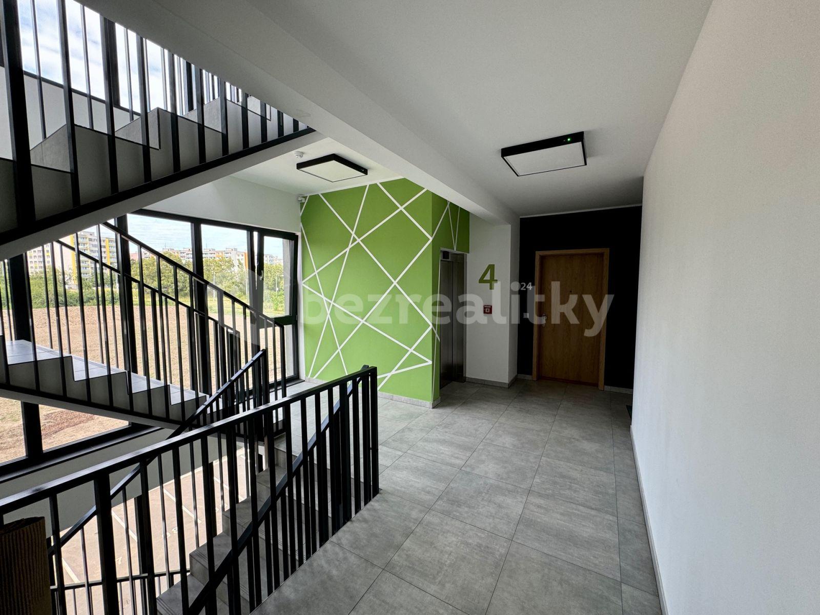 Prenájom bytu 4-izbový 104 m², Hasilova, Praha, Praha