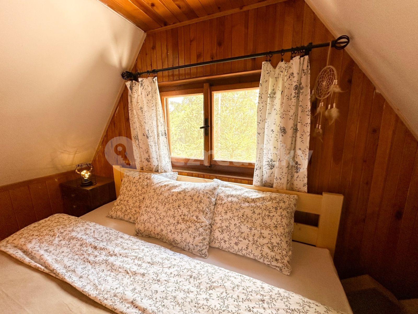 Predaj rekreačného objektu 45 m², pozemek 1.343 m², Lštění, Středočeský kraj