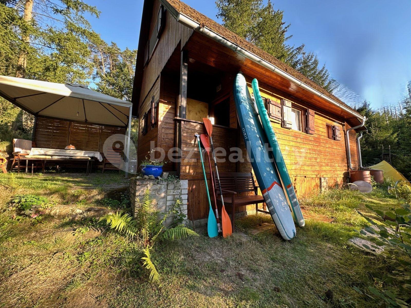 Predaj rekreačného objektu 45 m², pozemek 1.343 m², Lštění, Středočeský kraj