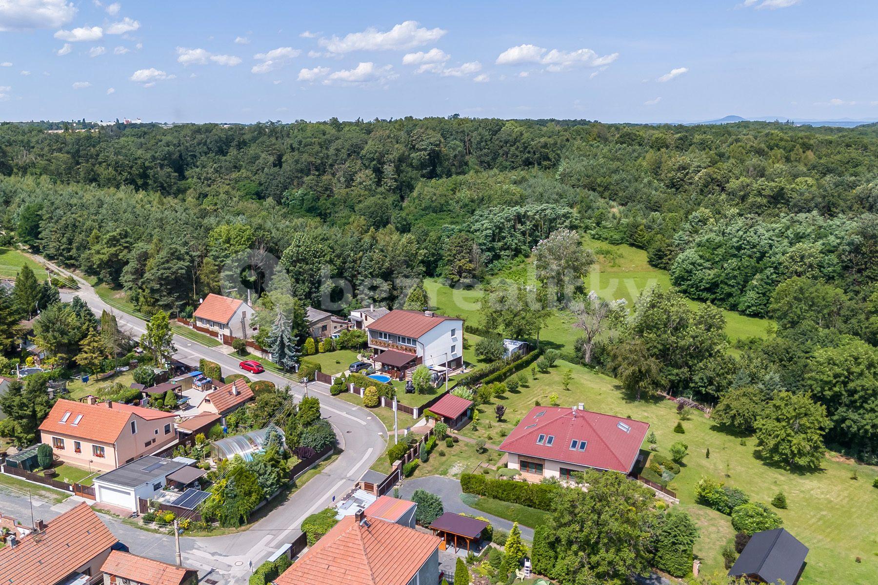 Predaj pozemku 886 m², K Dálnici, Panenské Břežany, Středočeský kraj