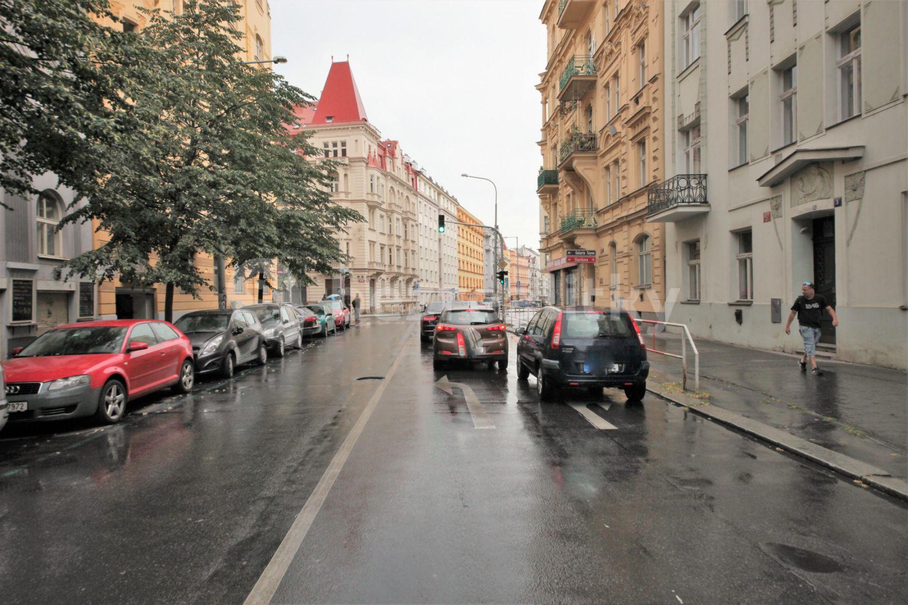 Prenájom bytu 1-izbový 30 m², Ondříčkova, Praha, Praha