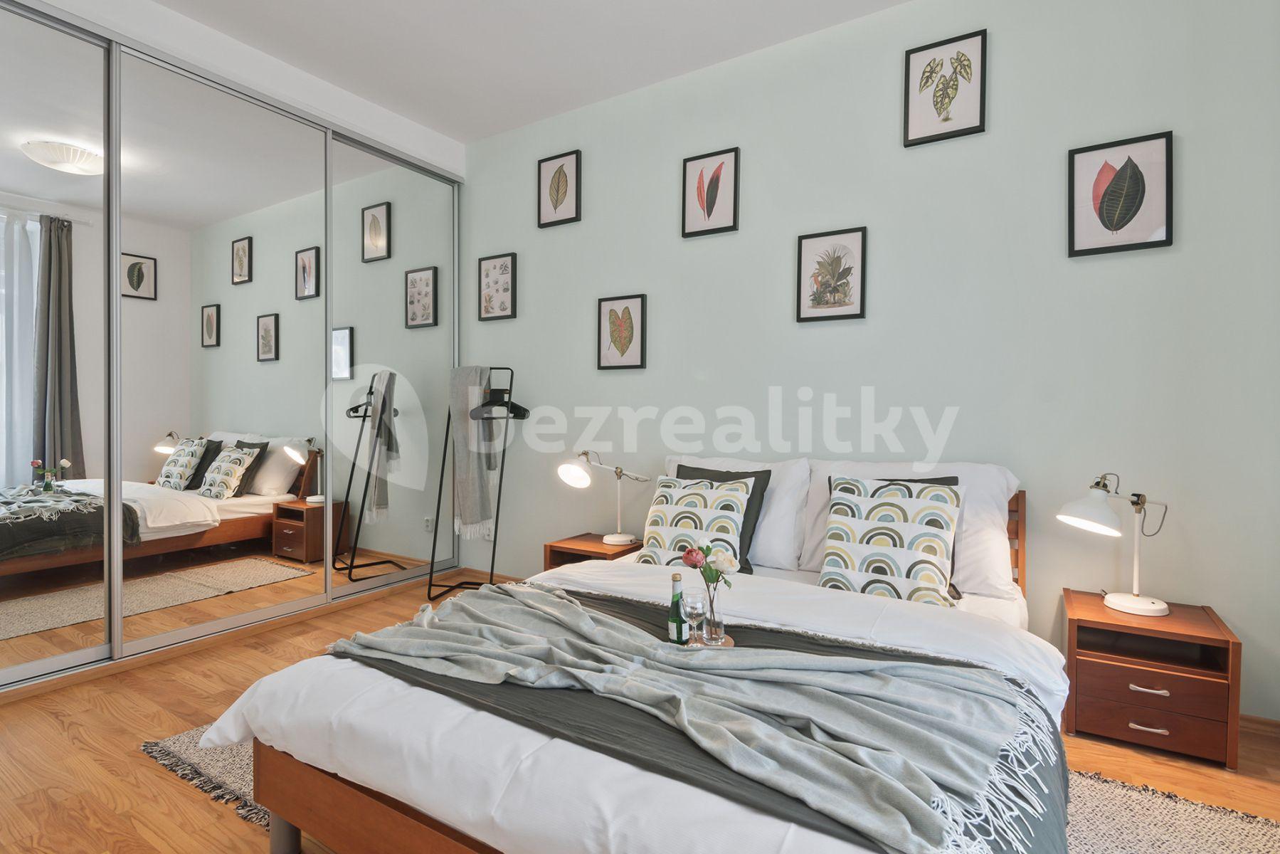 Prenájom bytu 2-izbový 51 m², Slezská, Praha, Praha