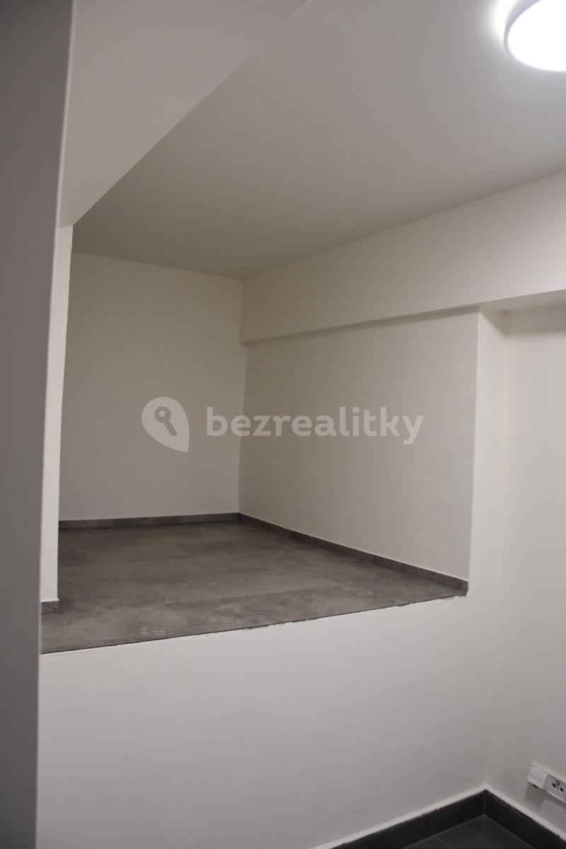 Prenájom bytu 4-izbový 153 m², náměstí Svobody, Šternberk, Olomoucký kraj