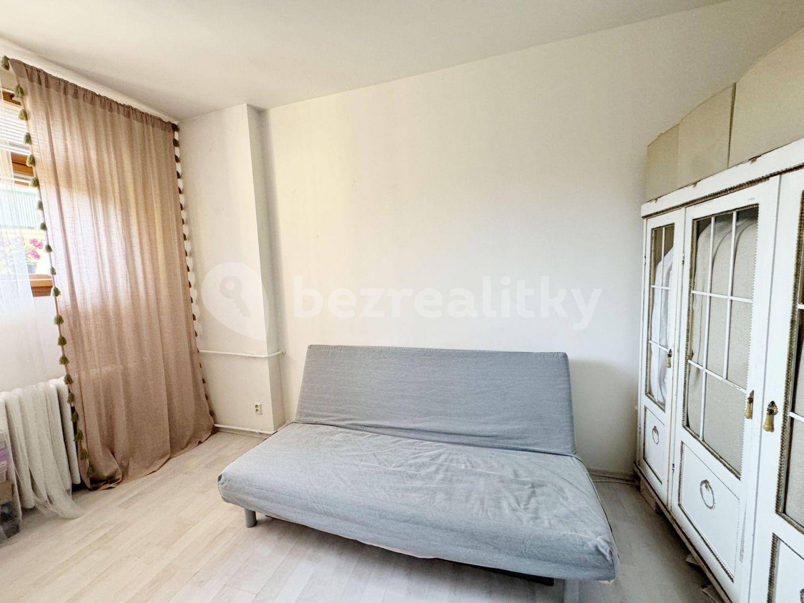 Prenájom bytu 1-izbový 26 m², U Vinohradské nemocnice, Praha, Praha