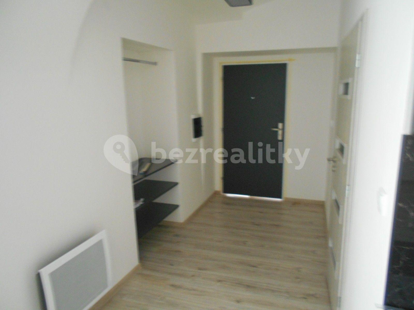 Prenájom bytu 2-izbový 57 m², Česká, Louny, Ústecký kraj