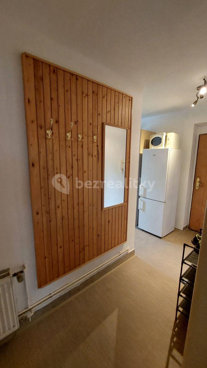 Prenájom bytu 3-izbový 58 m², Stochovská, Praha, Praha