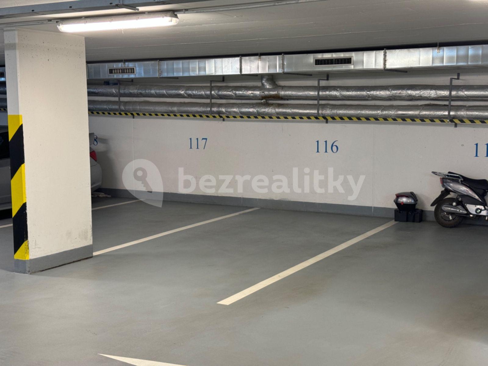 Predaj garáže 27 m², náměstí Přátelství, Praha, Praha