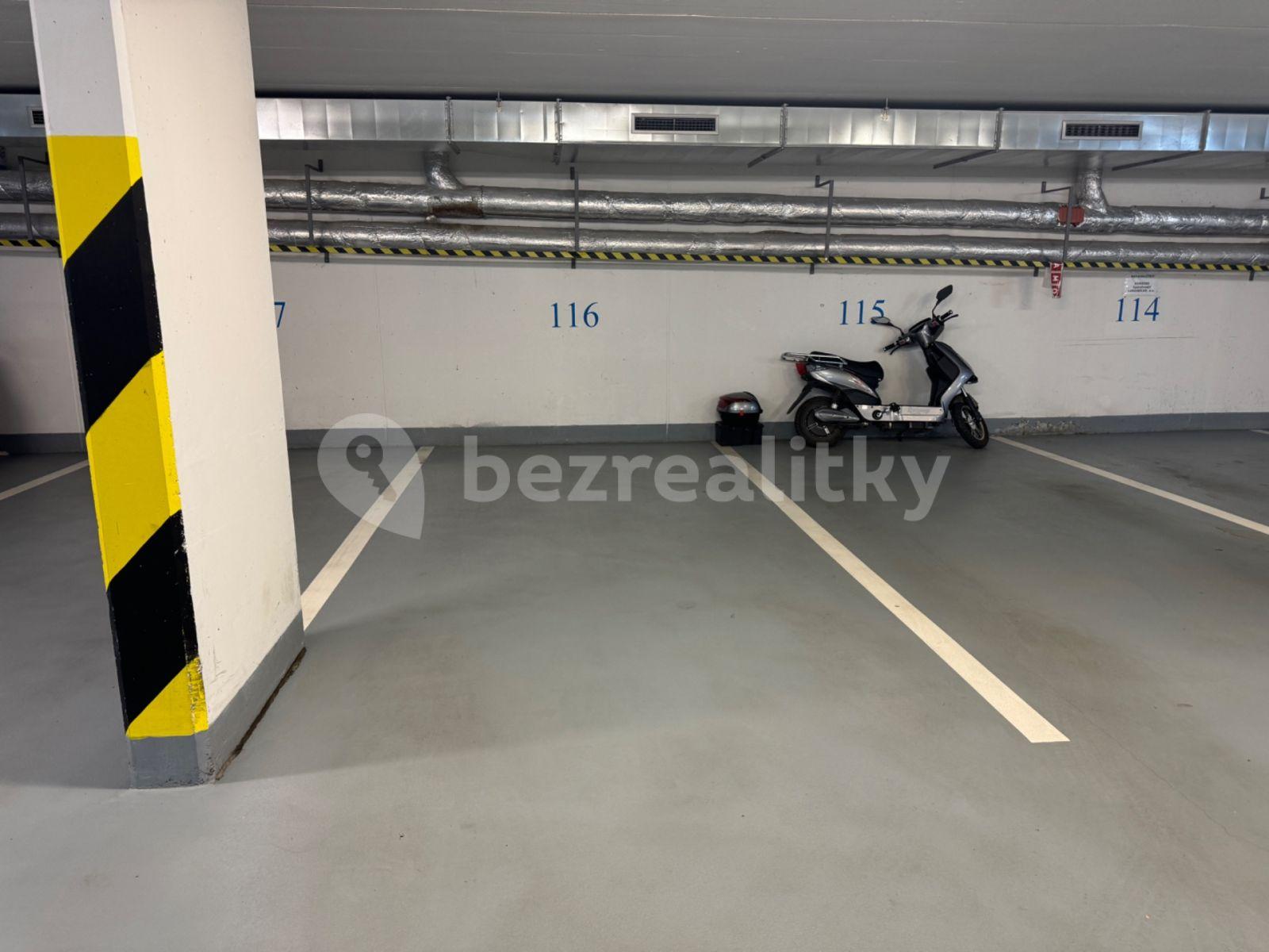 Predaj garáže 27 m², náměstí Přátelství, Praha, Praha