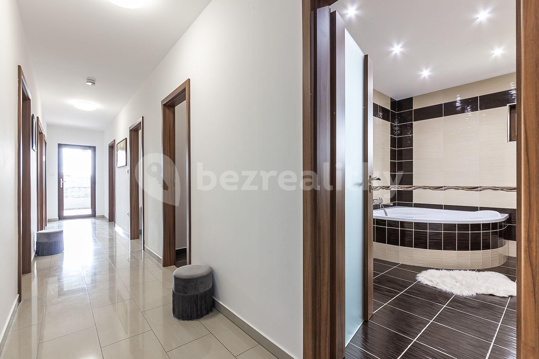 Predaj domu 167 m², pozemek 1.001 m², Zálezlice, Zálezlice, Středočeský kraj