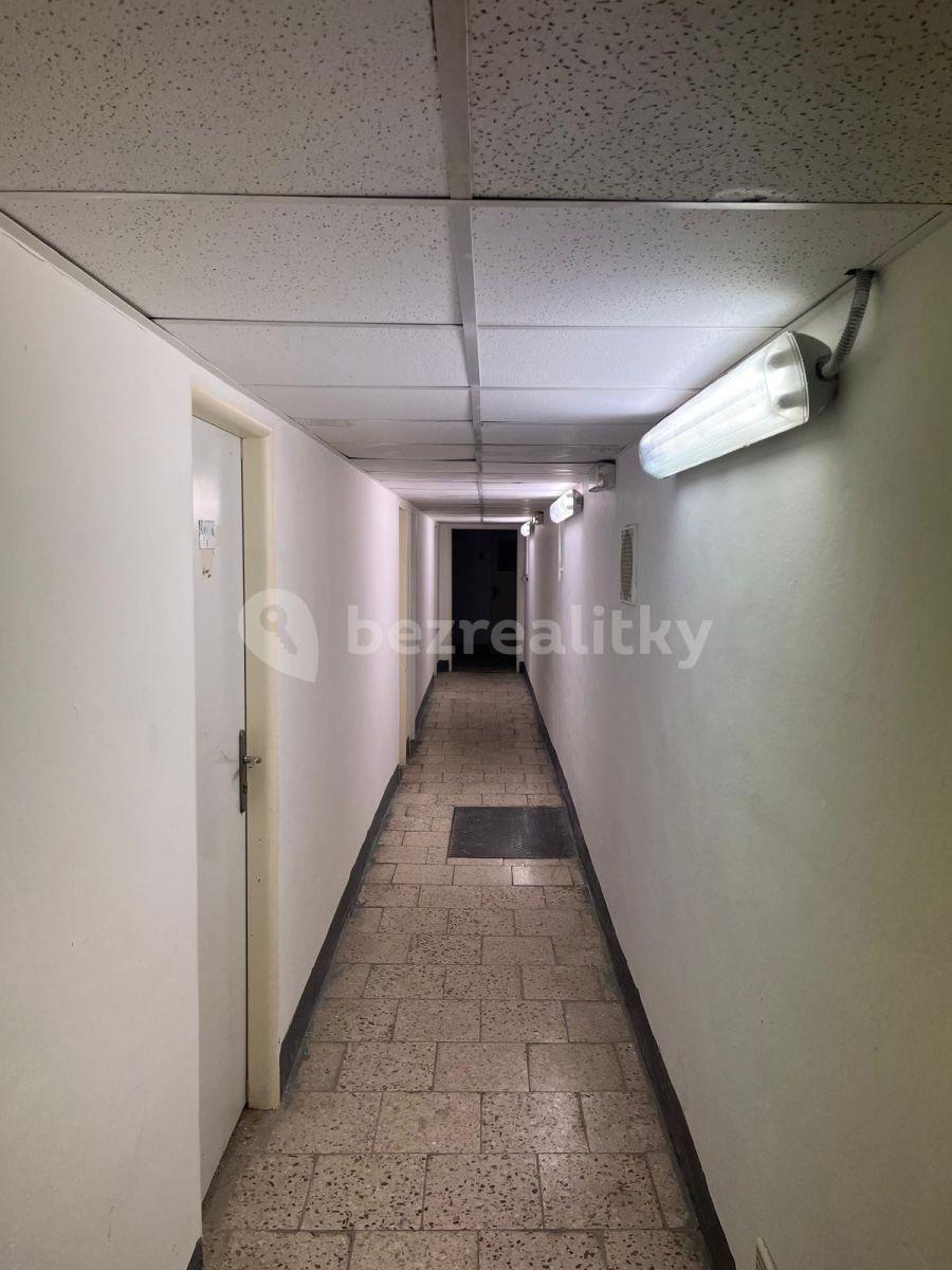 Prenájom nebytového priestoru 15 m², U Hotelu, Praha, Praha