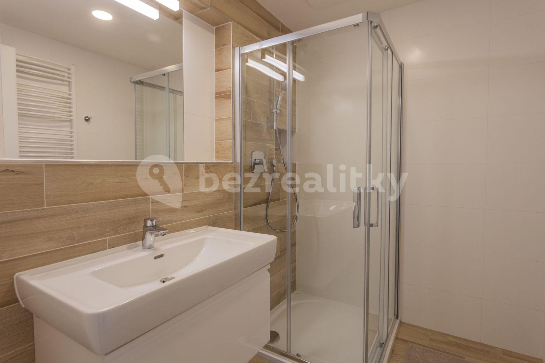 Prenájom bytu 3-izbový 90 m², U Pergamenky, Praha, Praha