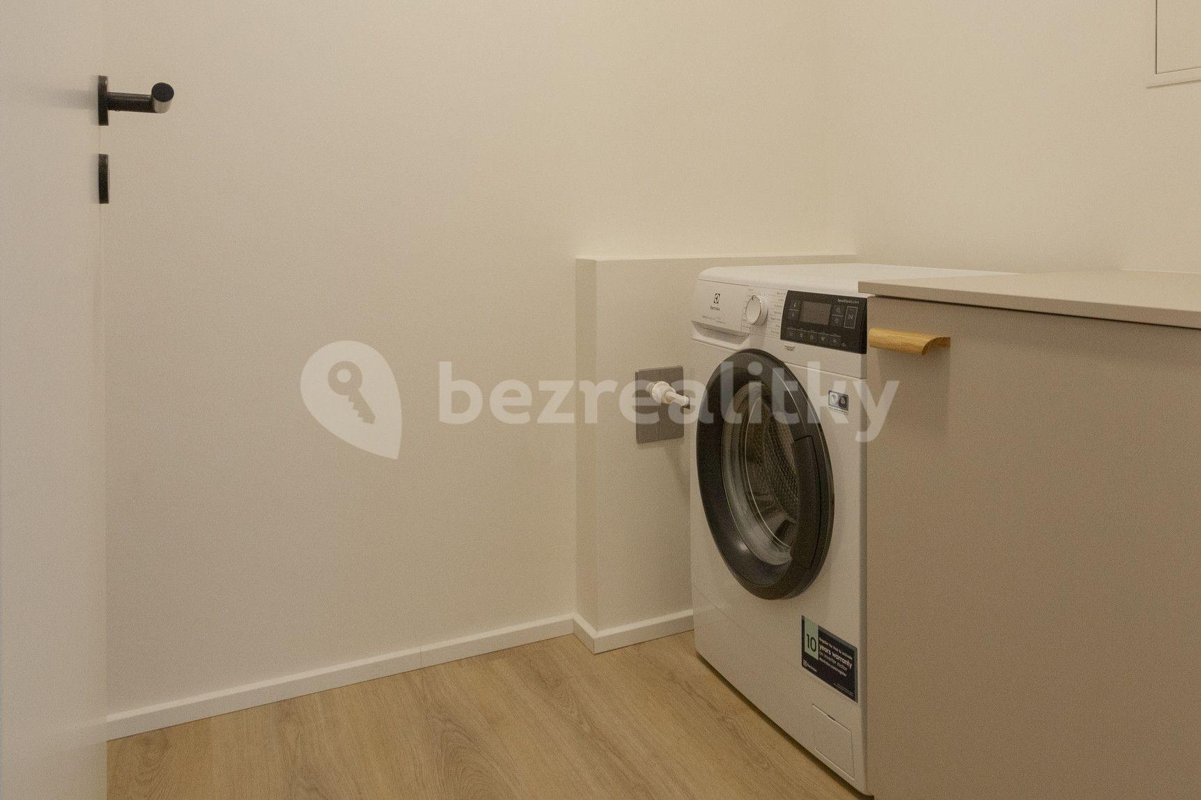 Prenájom bytu 3-izbový 90 m², U Pergamenky, Praha, Praha