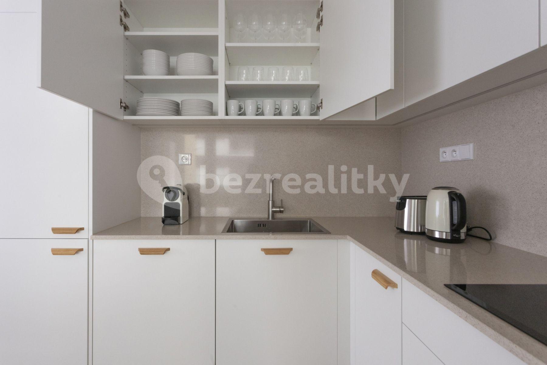 Prenájom bytu 3-izbový 90 m², U Pergamenky, Praha, Praha