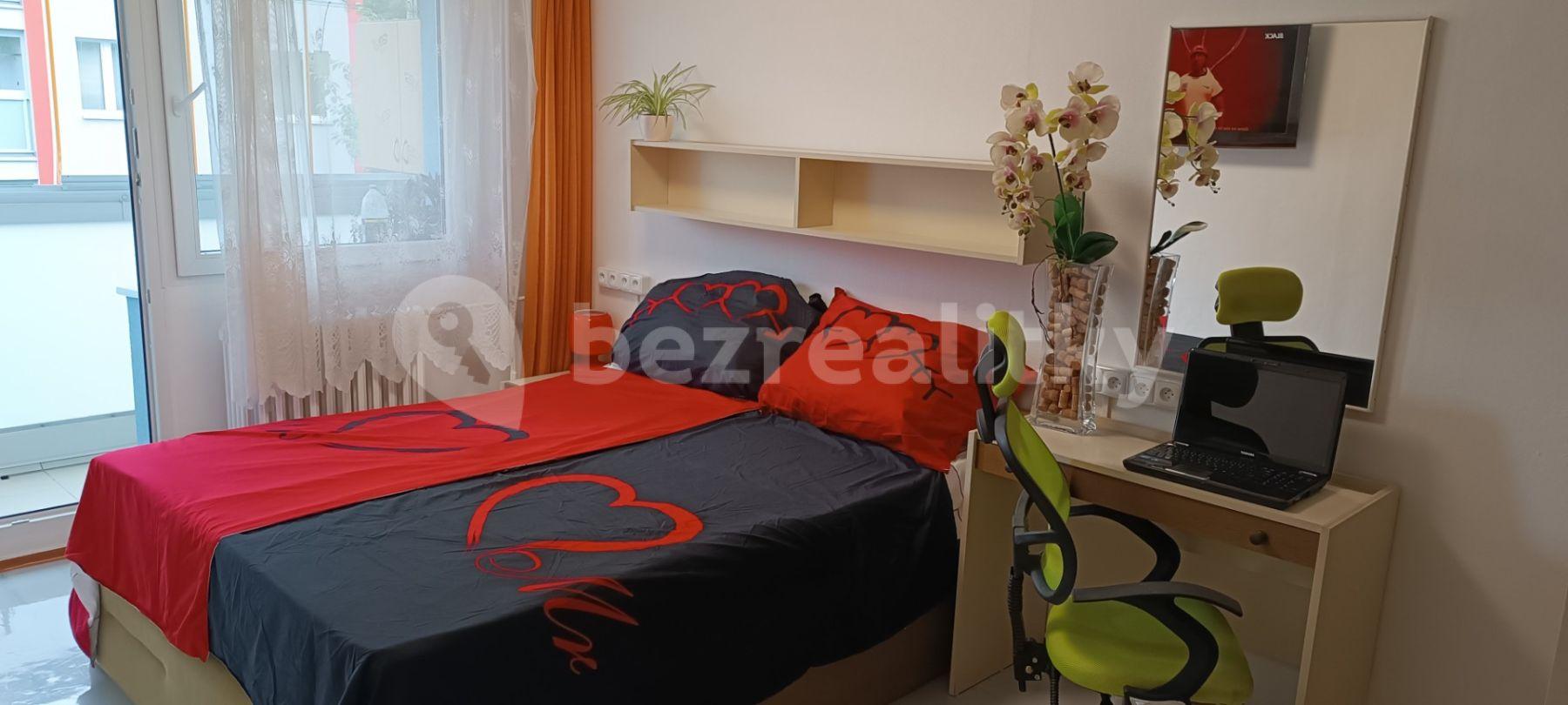 Prenájom bytu 3-izbový 65 m², Odlehlá, Praha, Praha