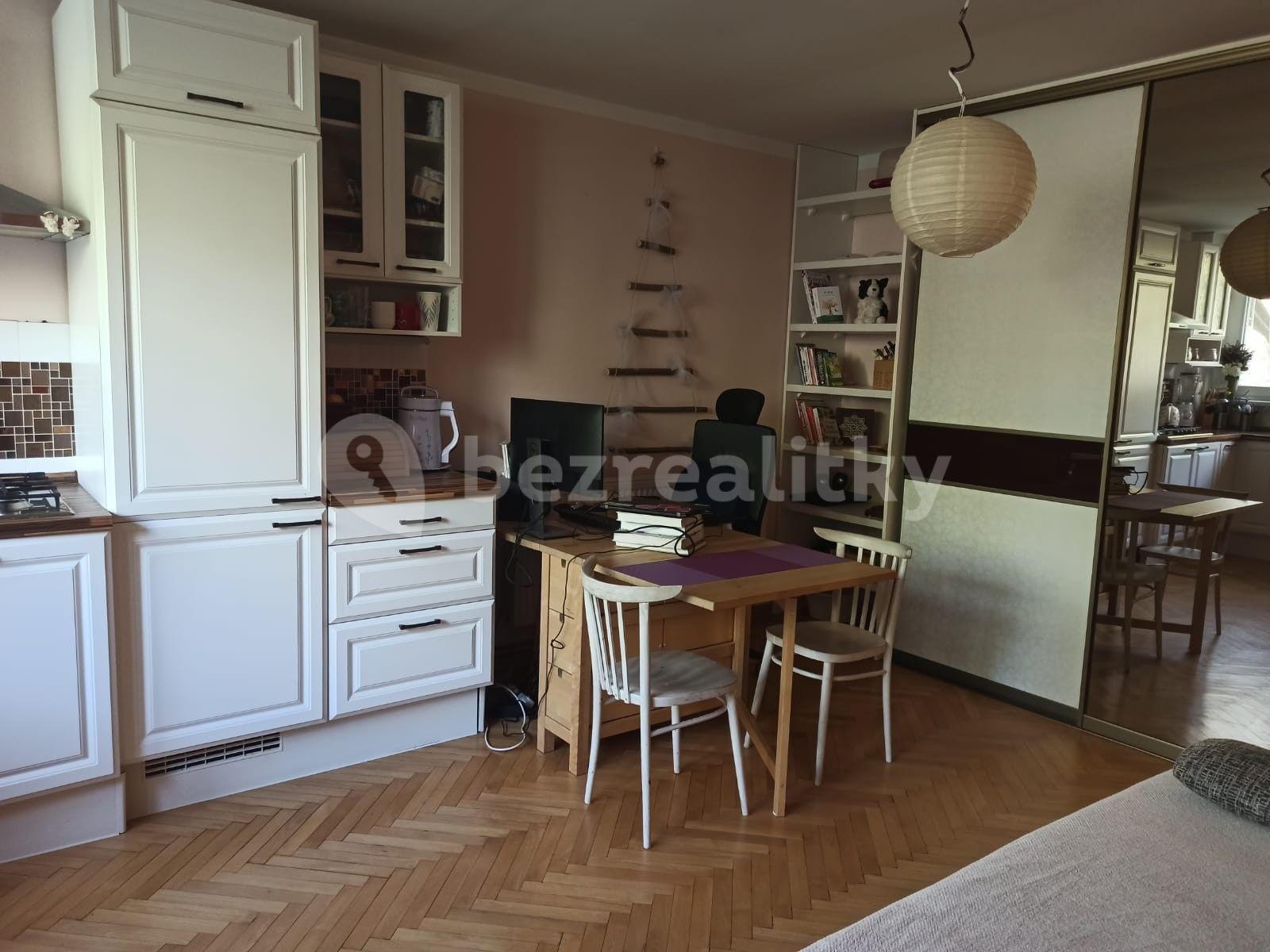 Predaj bytu 1-izbový 39 m², Komárnická, Ružinov, Bratislavský kraj