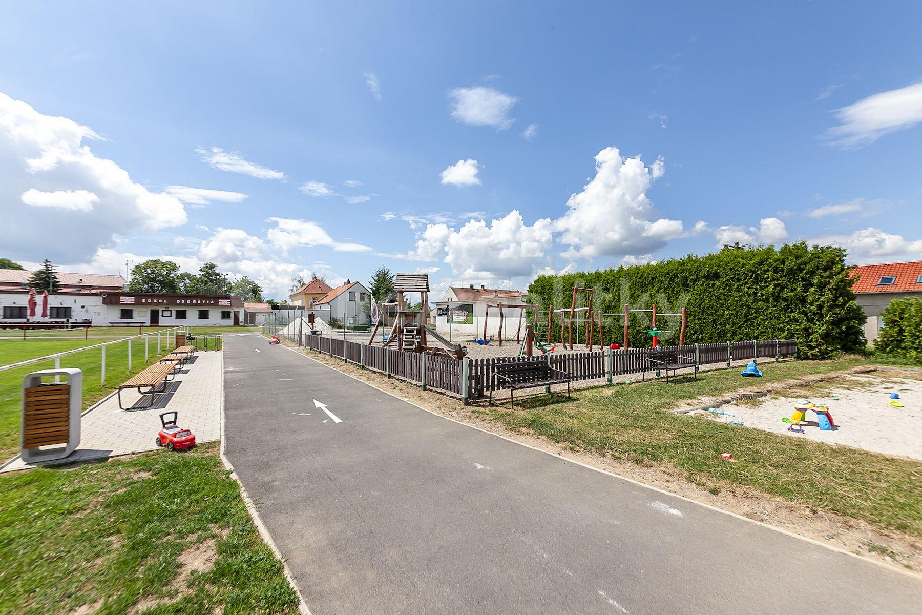 Predaj pozemku 701 m², Dobrovíz, Dobrovíz, Středočeský kraj