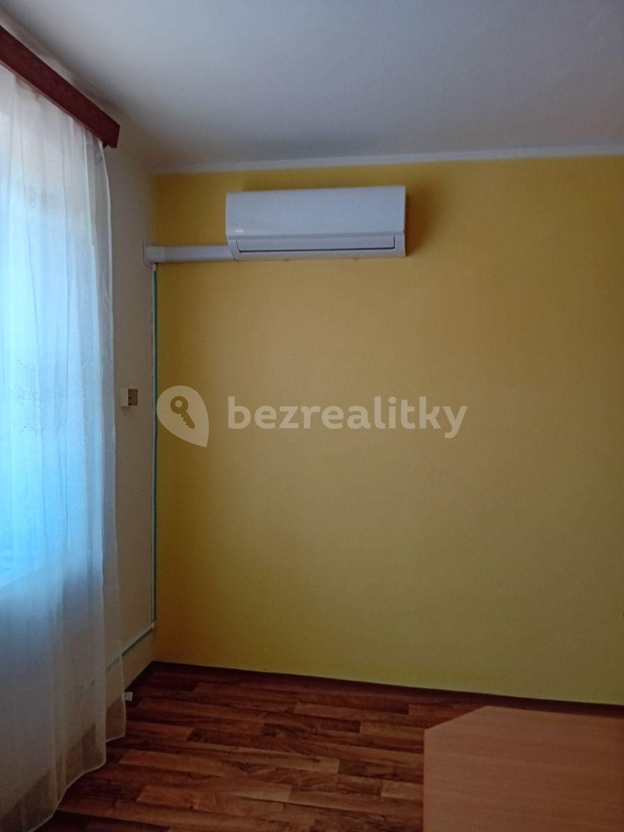 Prenájom bytu 1-izbový 45 m², Velimská, Sokoleč, Středočeský kraj