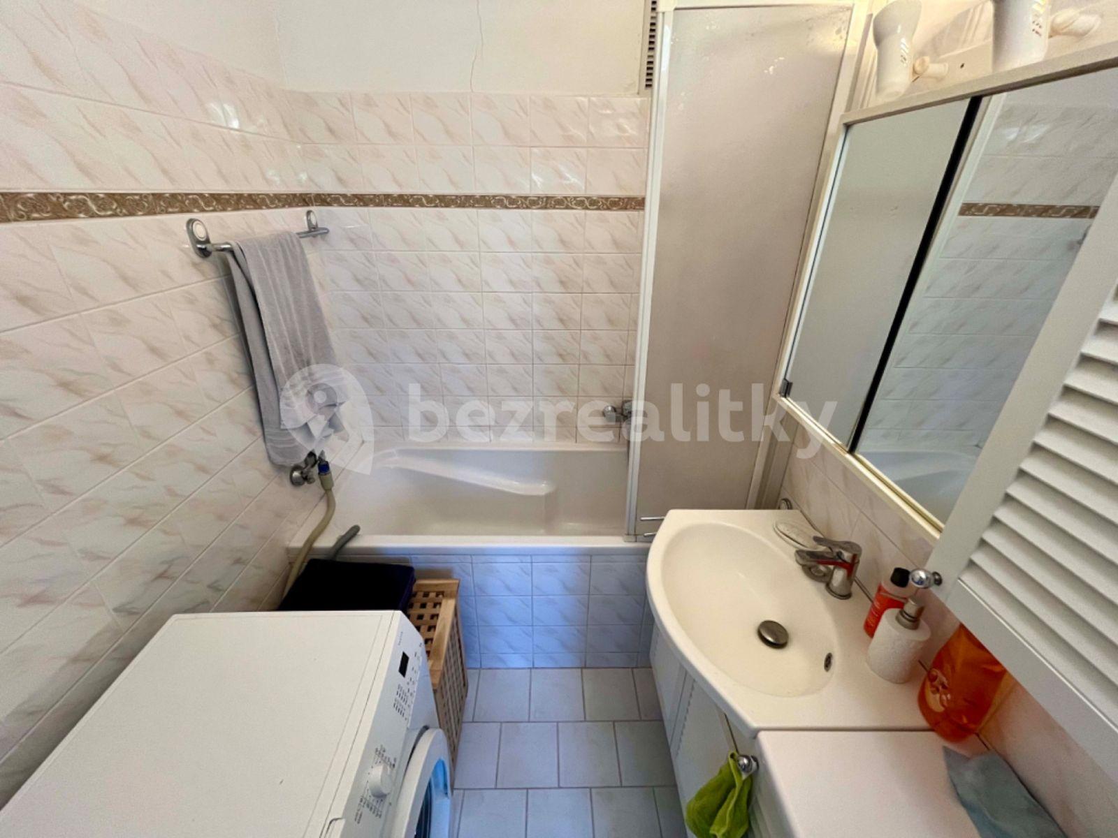 Prenájom bytu 3-izbový 79 m², Na Groši, Praha, Praha