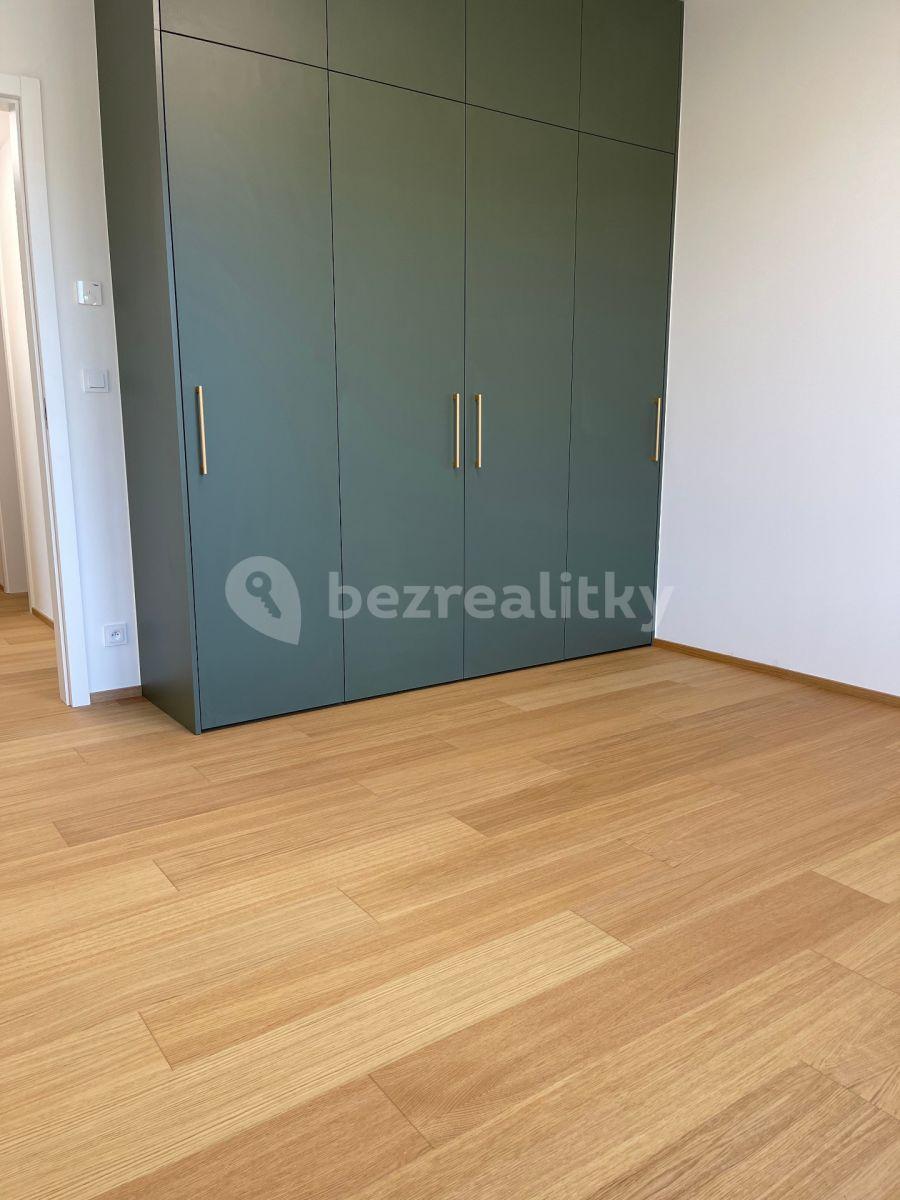 Prenájom bytu 3-izbový 87 m², V Třešňovce, Praha, Praha