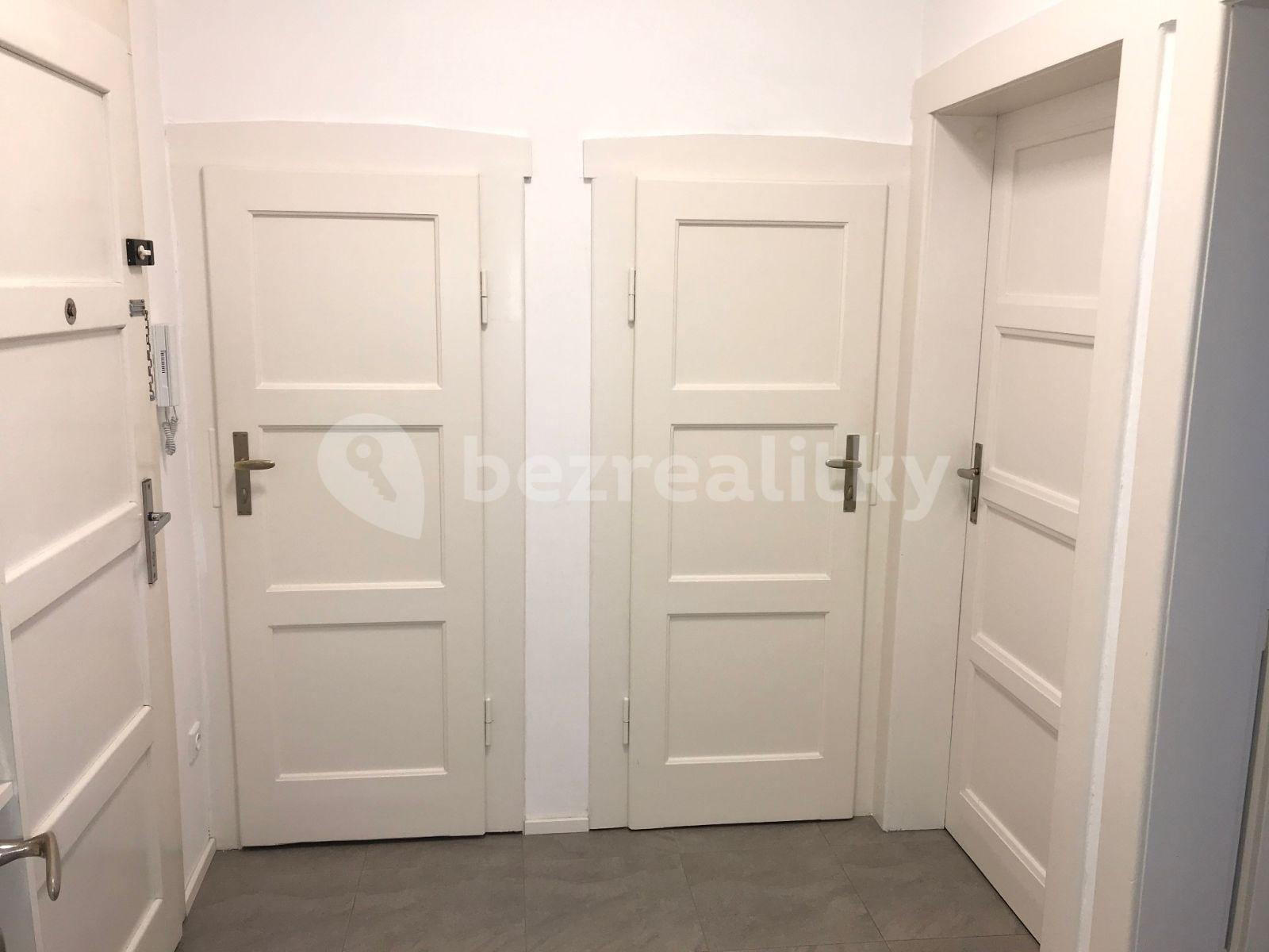 Prenájom bytu 1-izbový 47 m², Podskalská, Praha, Praha