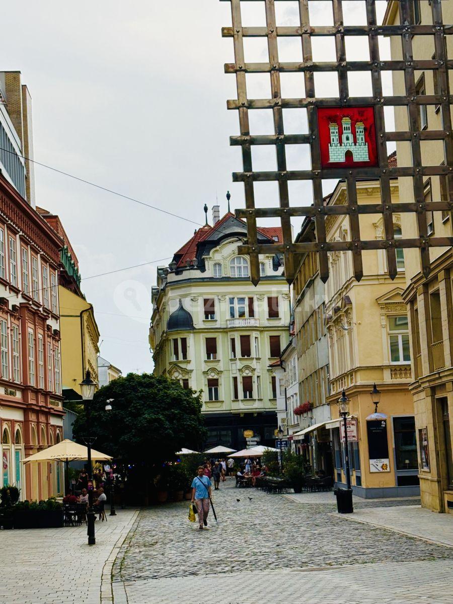 Prenájom bytu 3-izbový 100 m², Laurinska, Bratislava - mestská časť Staré Mesto, Bratislavský kraj