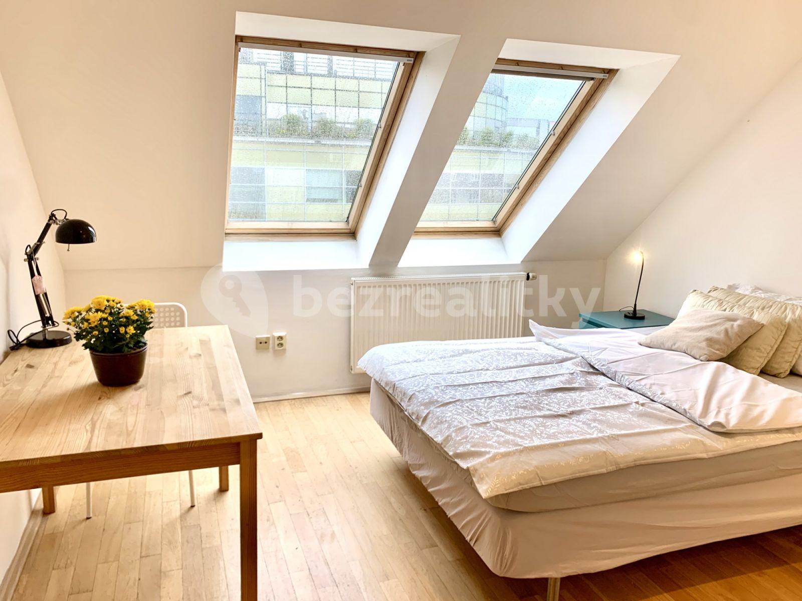 Prenájom bytu 3-izbový 89 m², Jičínská, Praha, Praha