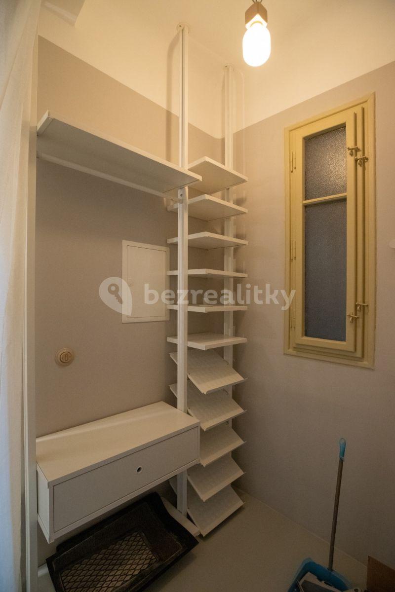 Prenájom bytu 2-izbový 53 m², Sokolovská, Praha, Praha