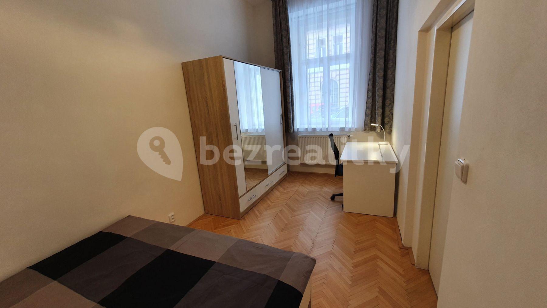 Prenájom bytu 3-izbový 60 m², Tyršova, Praha, Praha