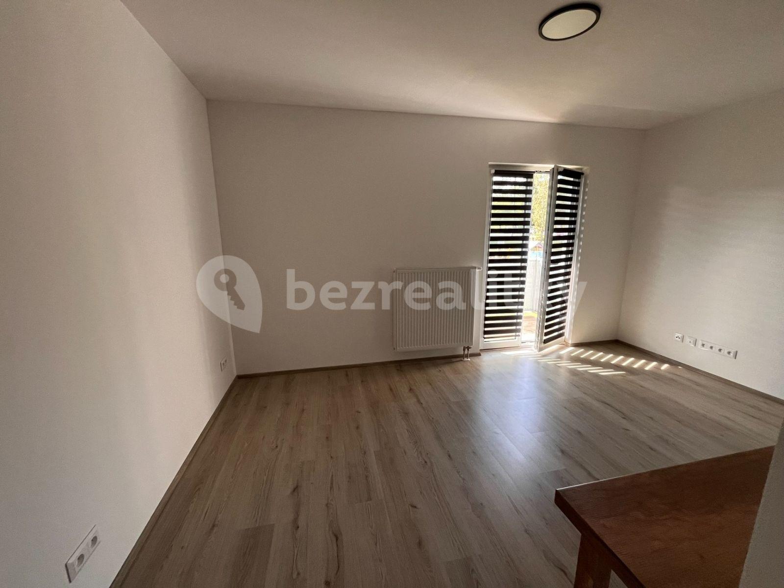 Prenájom bytu 2-izbový 38 m², Prokopa Holého, Slaný, Středočeský kraj