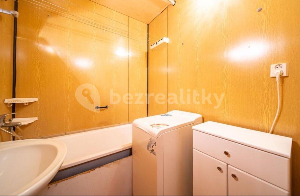 Prenájom bytu 4-izbový 86 m², Na Holbě, Hanušovice, Olomoucký kraj