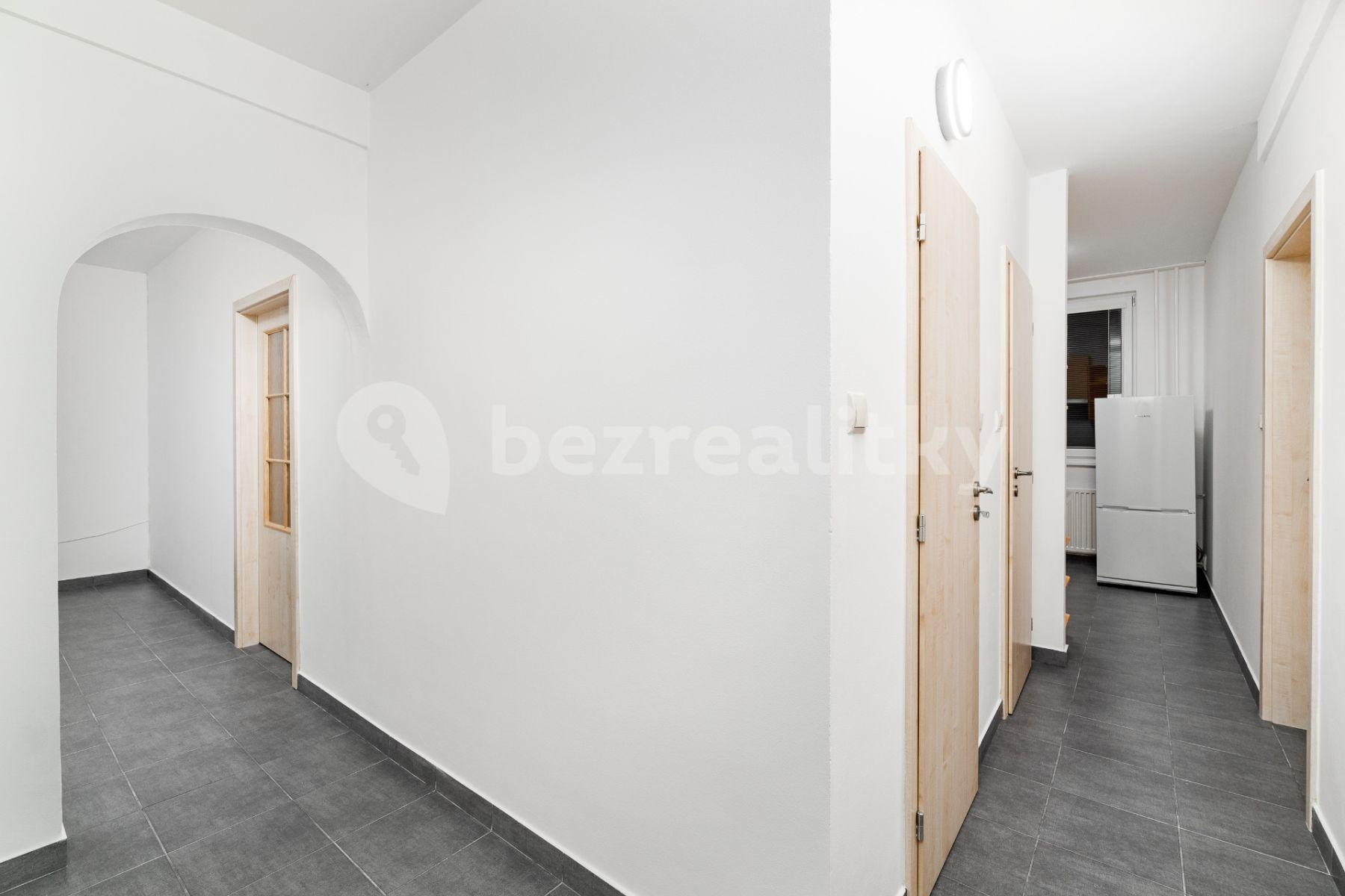 Prenájom bytu 3-izbový 63 m², Jaromíra Matuška, Ostrava, Moravskoslezský kraj